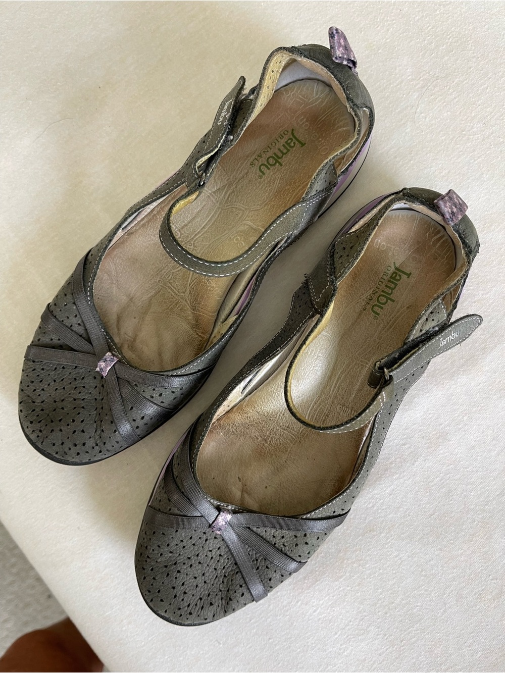 Jambu Women’s Gray Mary Jane Flats with Subtle Purple Accents Size 10W